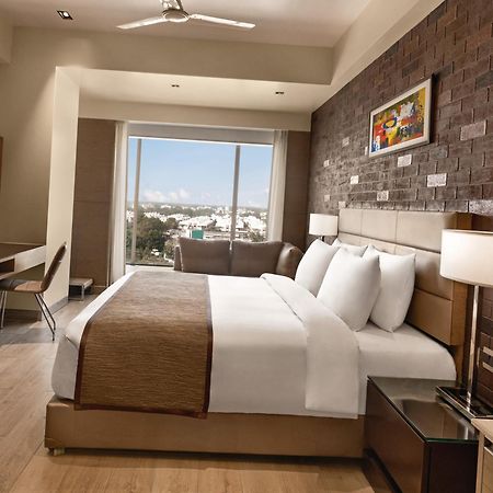 Wyndham Ahmedabad Shela Hotel Bagian luar foto