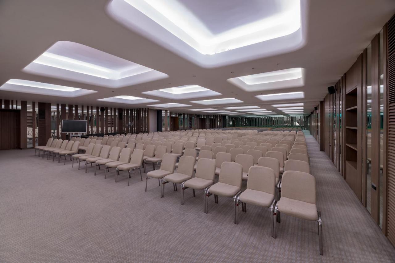 Wyndham Ahmedabad Shela Hotel Bagian luar foto