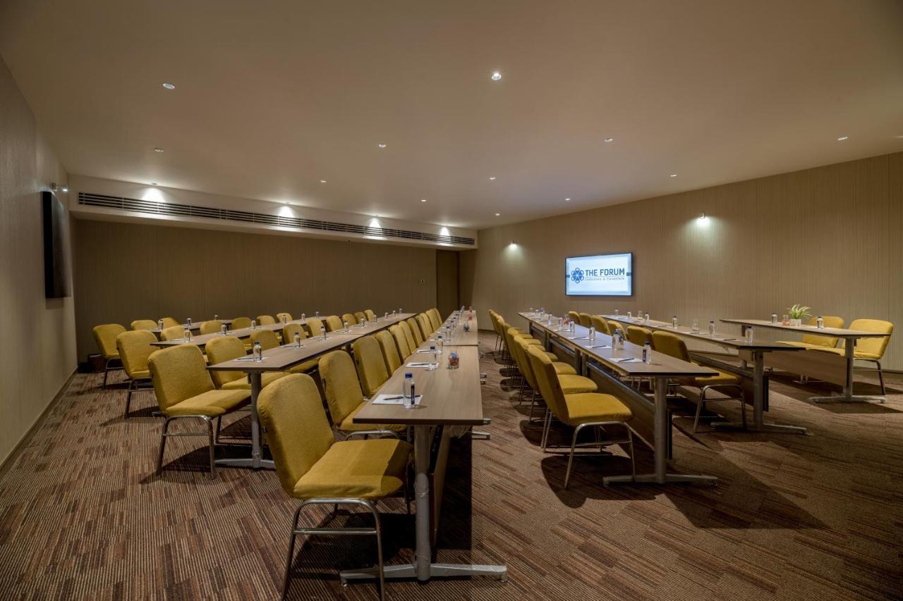 Wyndham Ahmedabad Shela Hotel Bagian luar foto