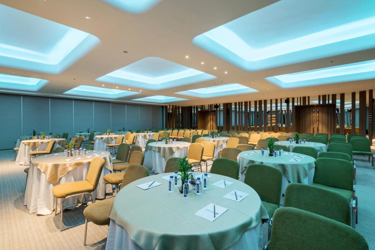 Wyndham Ahmedabad Shela Hotel Bagian luar foto