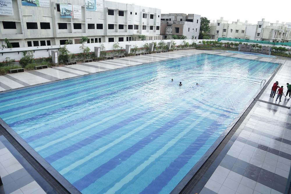 Wyndham Ahmedabad Shela Hotel Bagian luar foto