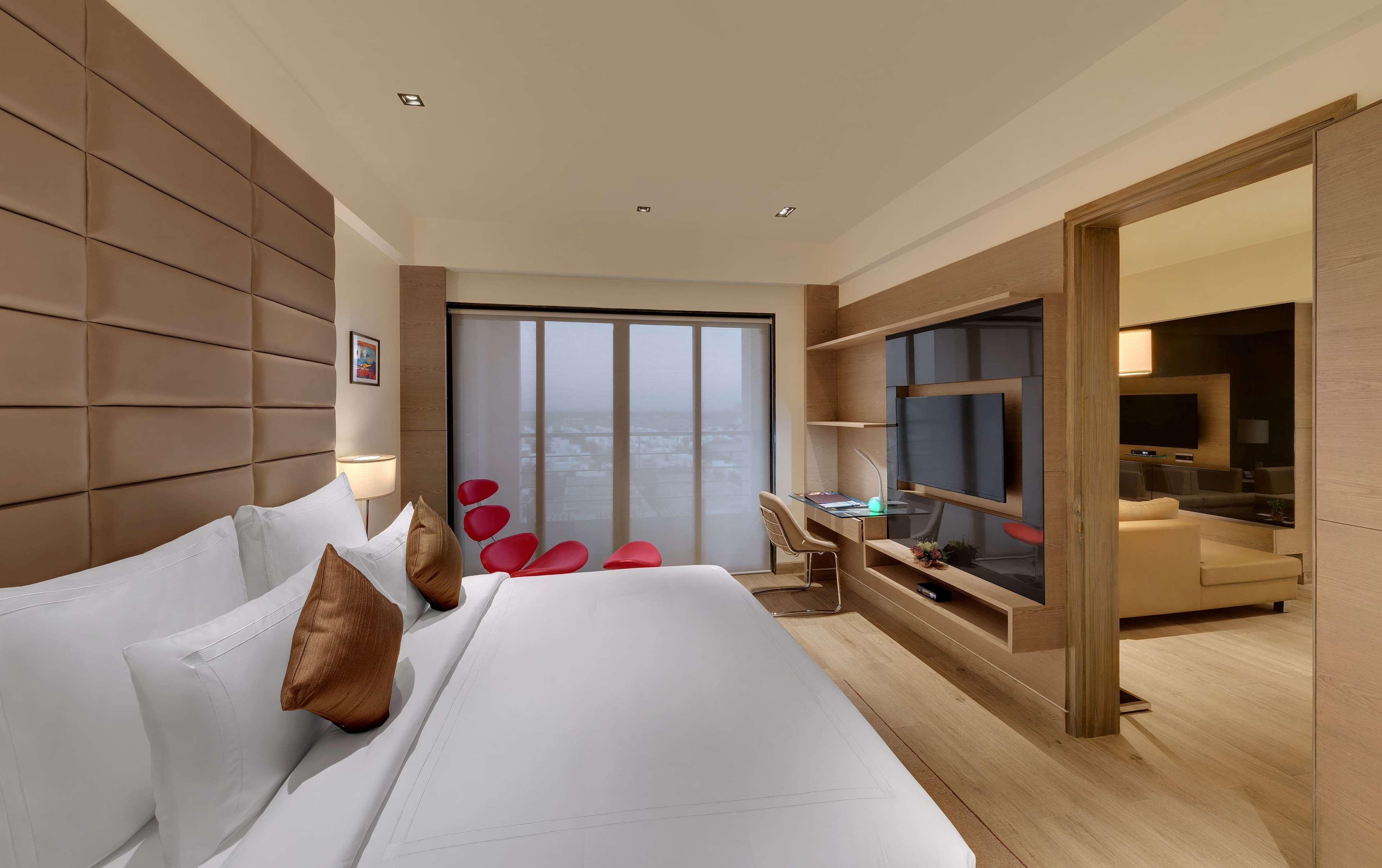 Wyndham Ahmedabad Shela Hotel Bagian luar foto
