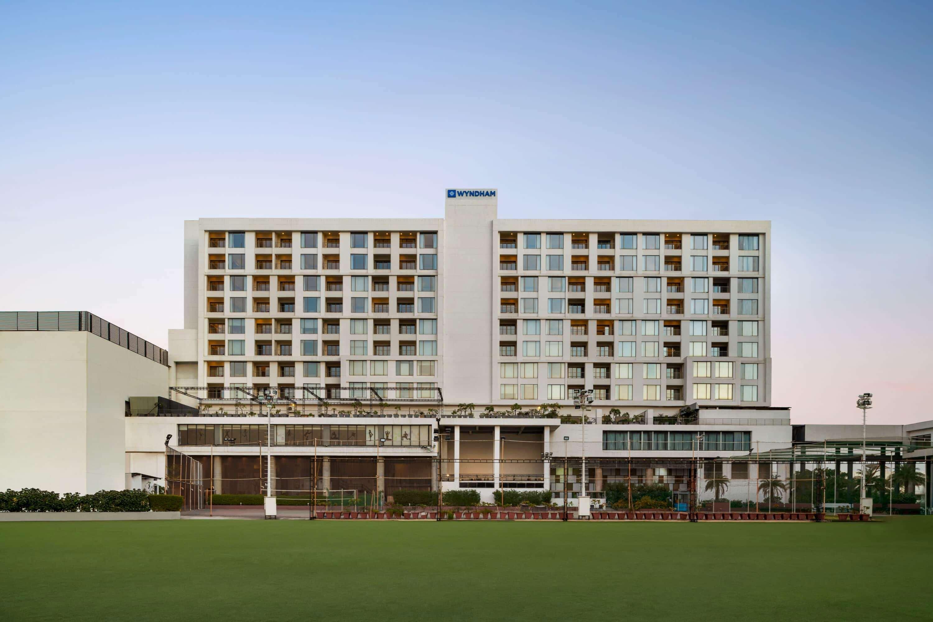 Wyndham Ahmedabad Shela Hotel Bagian luar foto