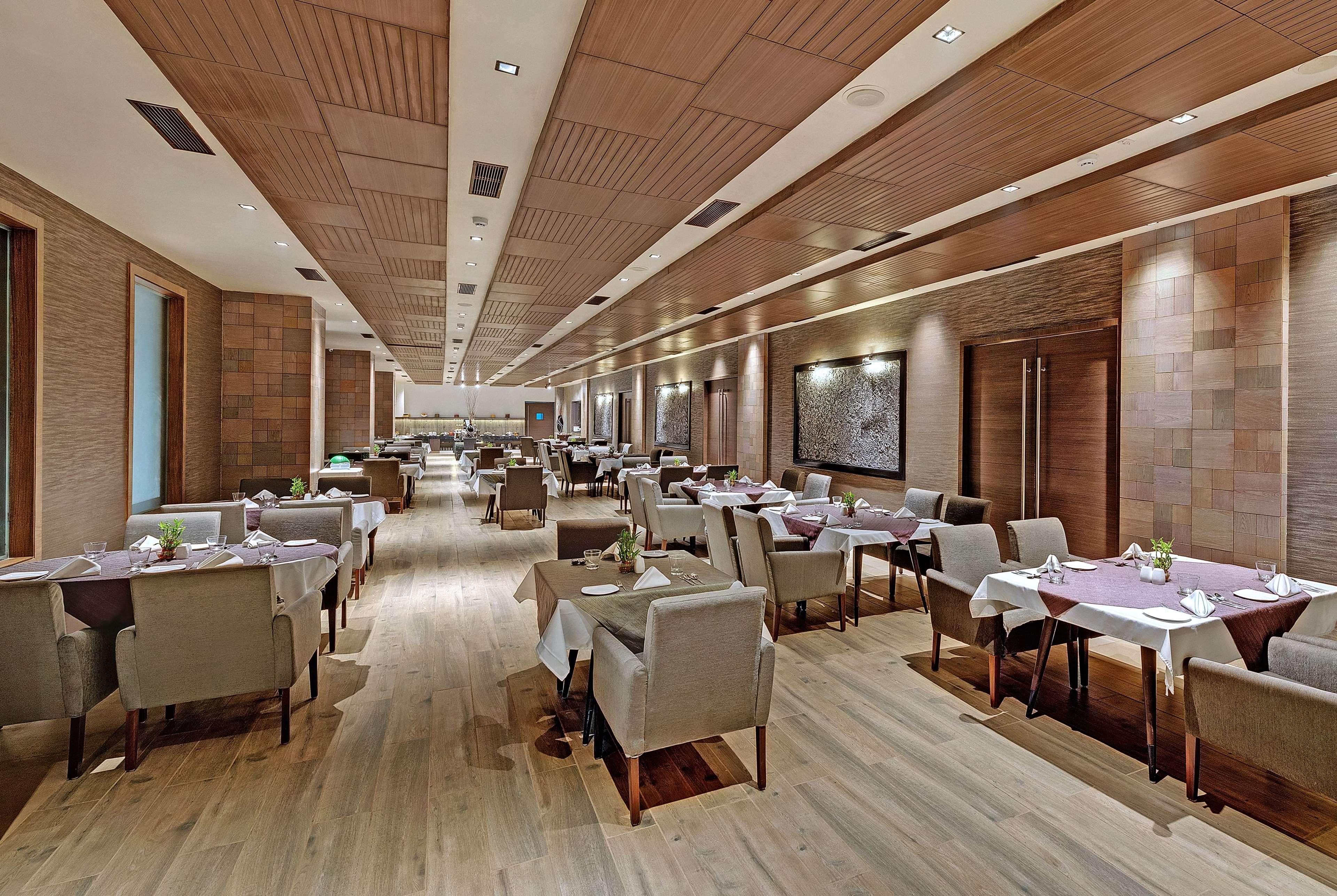 Wyndham Ahmedabad Shela Hotel Bagian luar foto