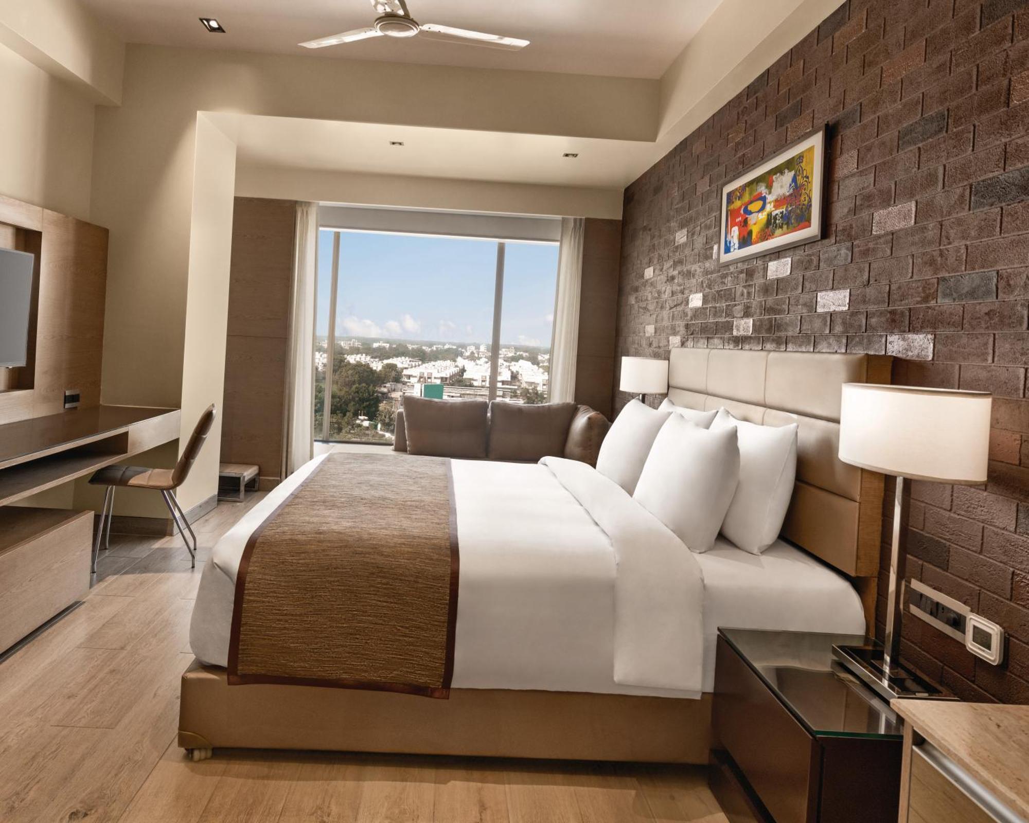 Wyndham Ahmedabad Shela Hotel Bagian luar foto