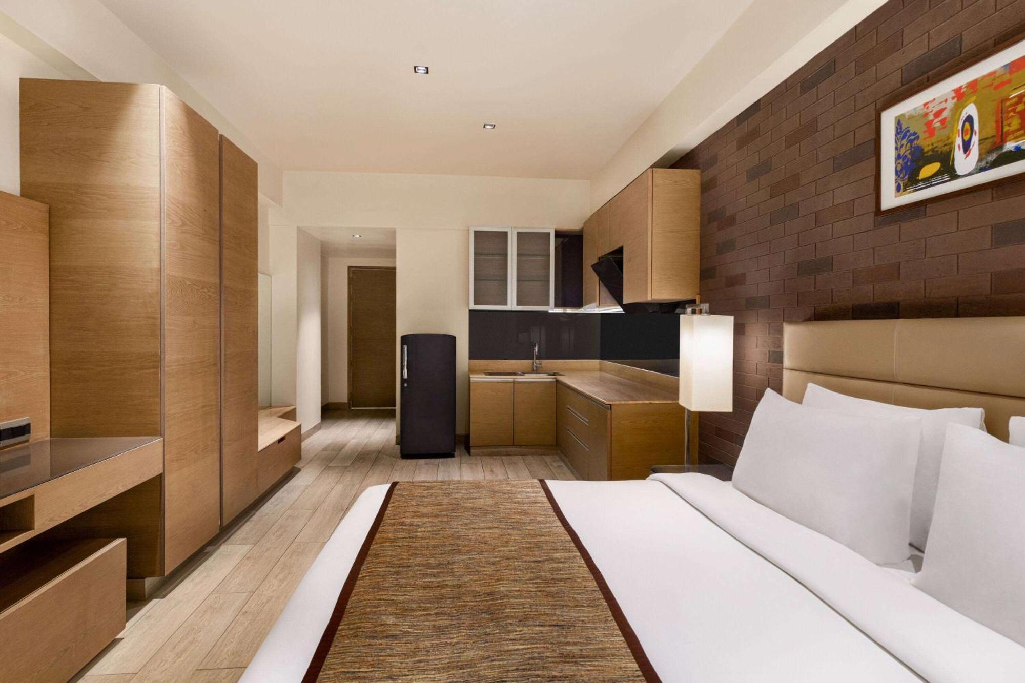Wyndham Ahmedabad Shela Hotel Bagian luar foto